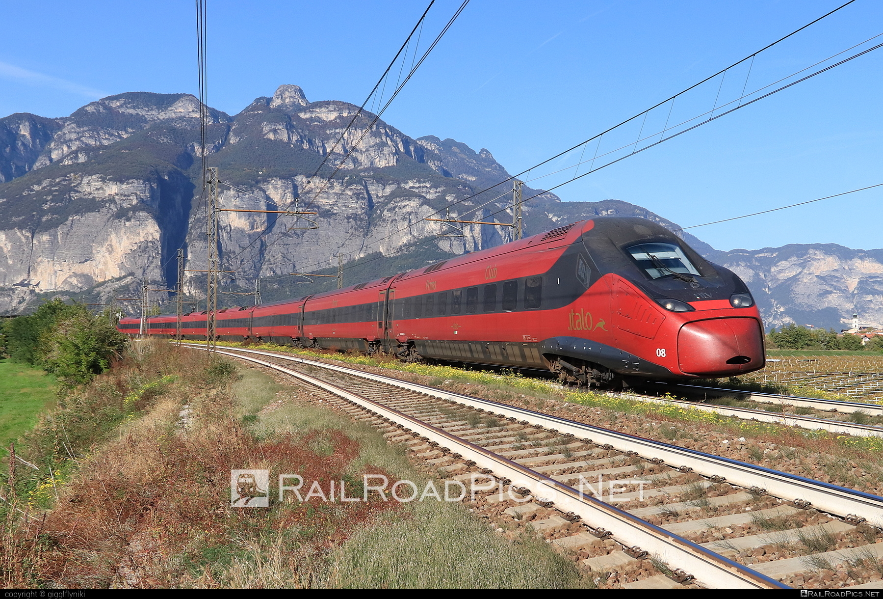Alstom Pendolino EVO (Class ETR.675) - 675 055-6 operated by Italo S.p.a #NuovoTrasportoViaggiatori #alstom #etr675 #italo #italontv #italotreno #ntv #pendolino #pendolinoevo
