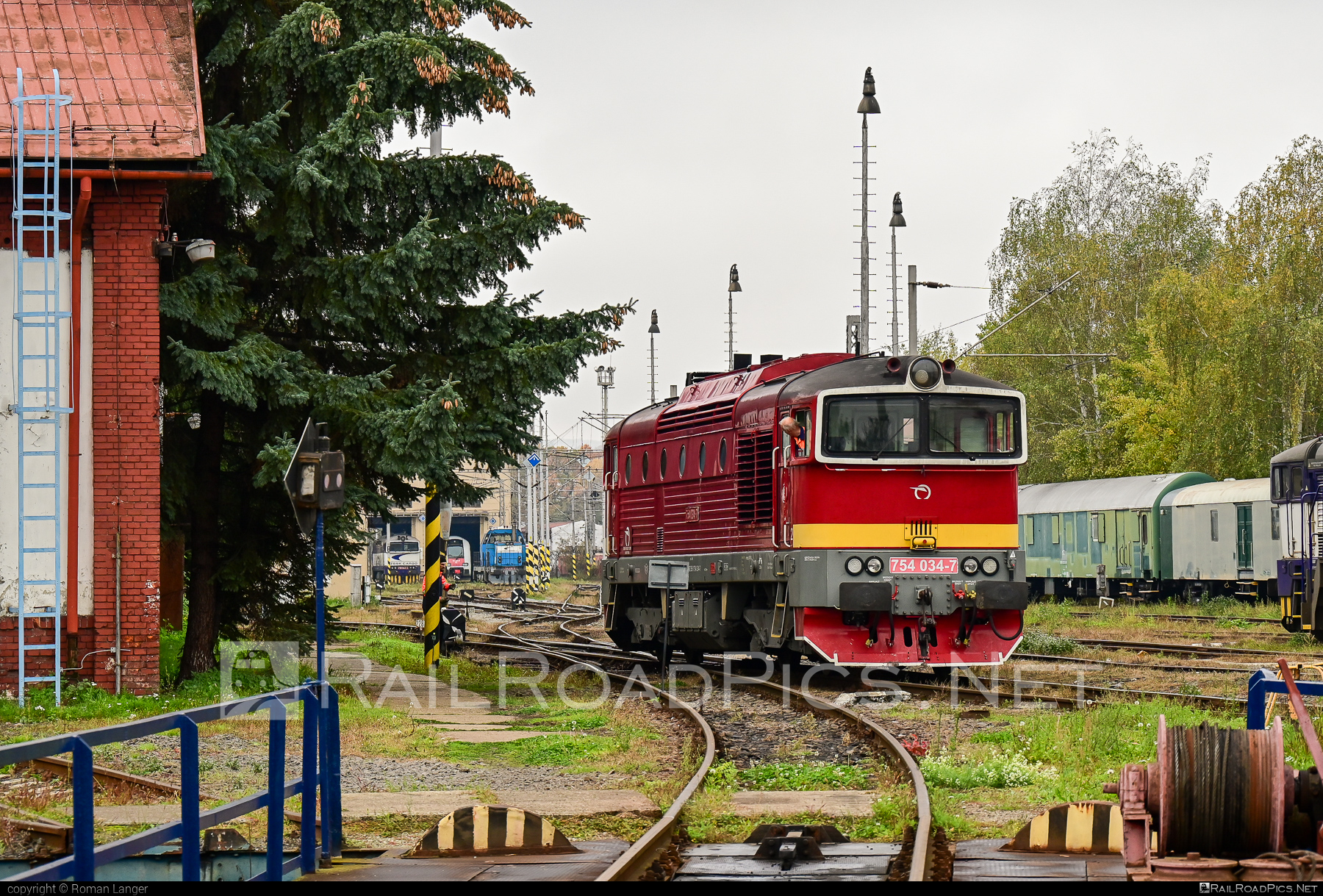 ČKD T 478.4 (754) - 754 034-7 operated by Železničná Spoločnost' Slovensko, a.s. #ZeleznicnaSpolocnostSlovensko #brejlovec #ckd #ckd4784 #ckd754 #ckdt4784 #lokomotiva754 #okuliarnik #zssk