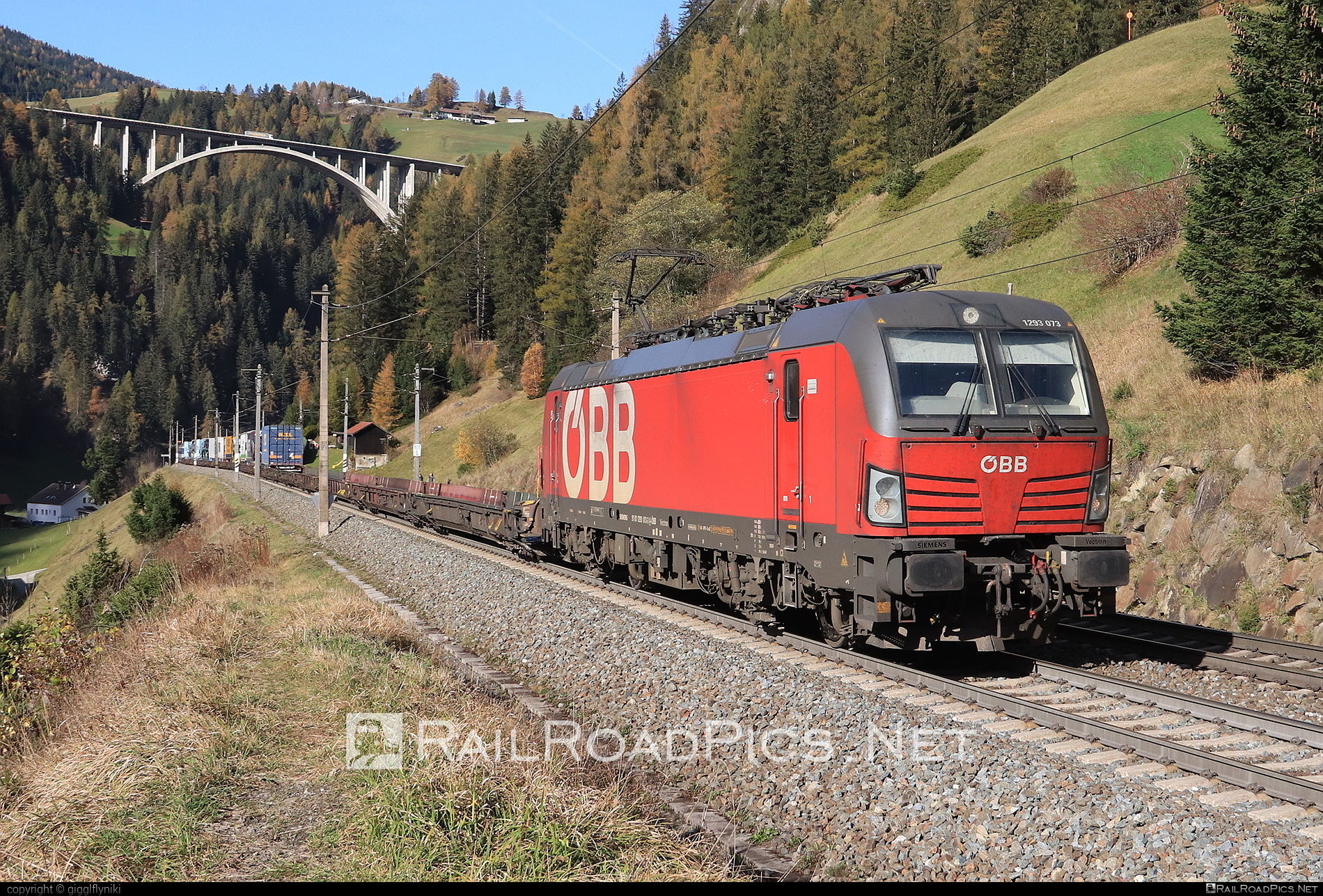 Siemens Vectron MS - 1293 073 operated by Rail Cargo Austria AG #flatwagon #obb #osterreichischebundesbahnen #rcw #siemens #siemensVectron #siemensVectronMS #truck #vectron #vectronMS