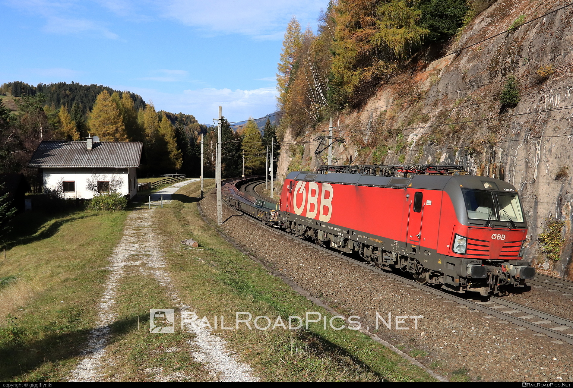Siemens Vectron MS - 1293 014 operated by Rail Cargo Austria AG #flatwagon #obb #osterreichischebundesbahnen #rcw #siemens #siemensVectron #siemensVectronMS #vectron #vectronMS