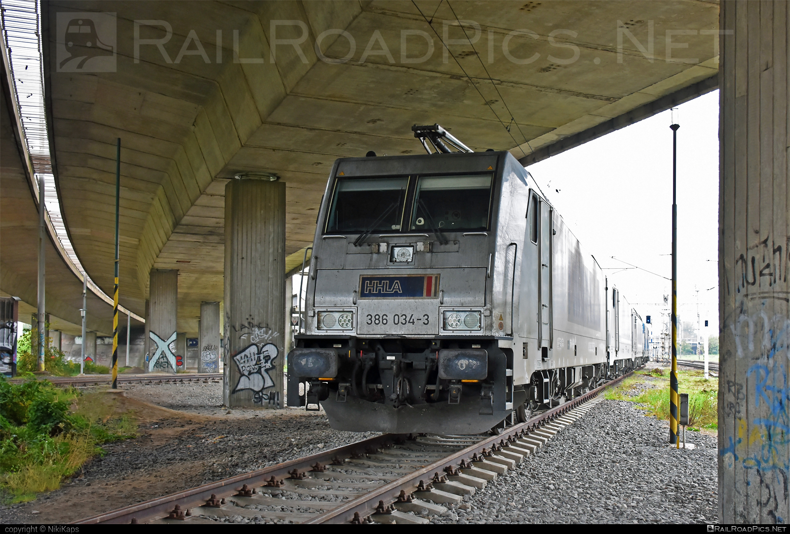 Bombardier TRAXX F140 MS - 386 034-3 operated by METRANS Rail s.r.o. #bombardier #bombardiertraxx #hhla #metrans #metransrail #traxx #traxxf140 #traxxf140ms