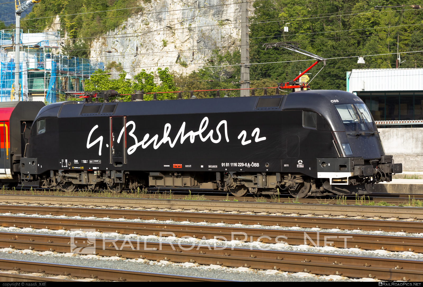 Siemens ES 64 U2 - 1116 229-6 operated by Österreichische Bundesbahnen #es64 #es64u2 #eurosprinter #obb #obbrailjet #osterreichischebundesbahnen #railjet #siemens #siemensEs64 #siemensEs64u2 #siemenstaurus #taurus #tauruslocomotive