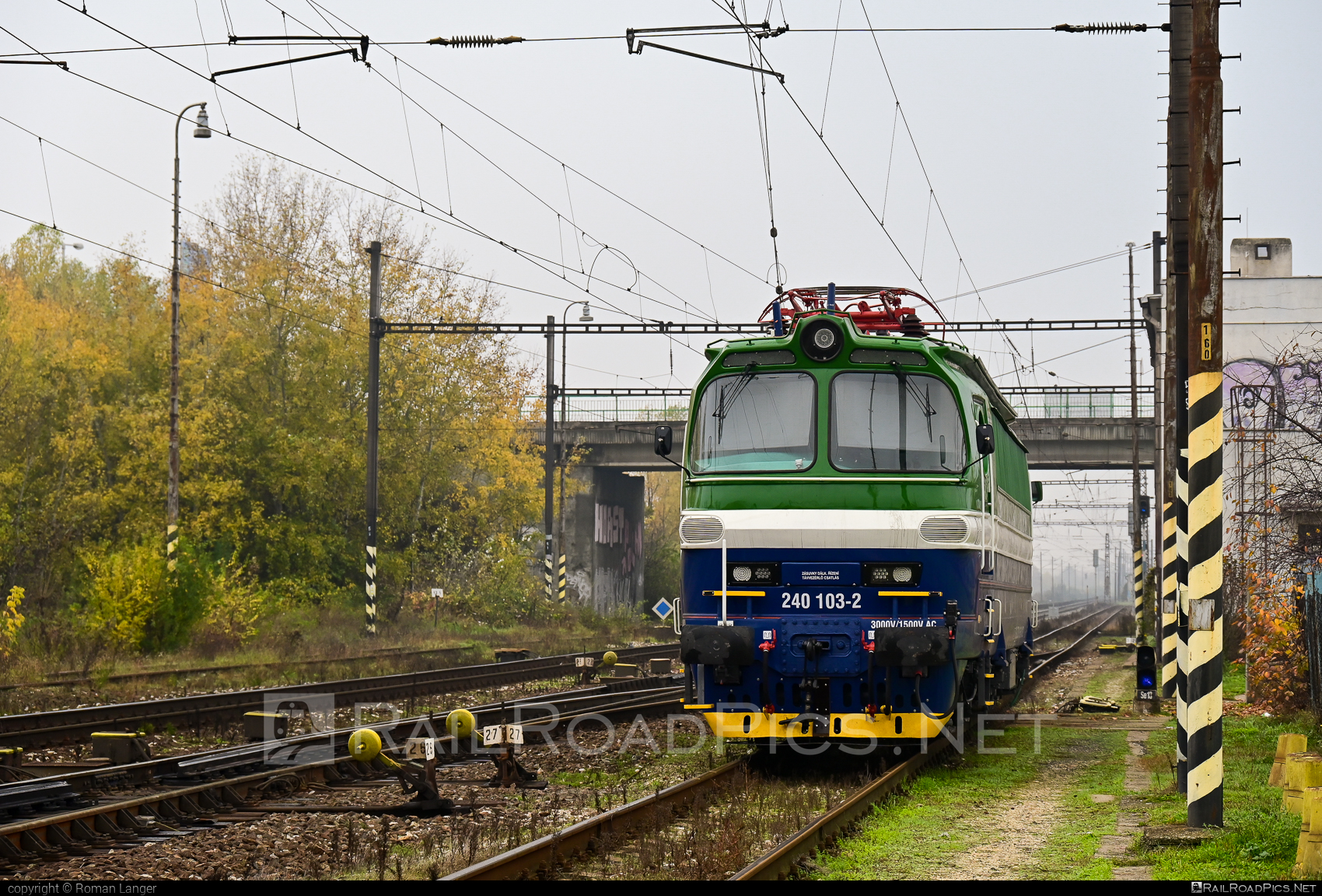 Škoda 47E - 240 103-2 operated by Komplex Rail Vasúti Szolgáltató Kft. #KomplexRailKft #KomplexRailVasutiSzolgaltatoKft #komplexrail #laminatka #locomotive240 #skoda #skoda47e #zoszvolen