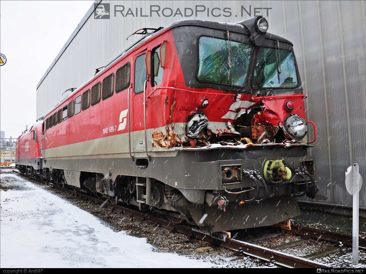 SGP 1142 - 1142 689-7 operated by Österreichische Bundesbahnen #crash #damage #obb #obb1142 #obbClass1142 #osterreichischebundesbahnen #sgp #sgp1142 #simmeringgrazpauker
