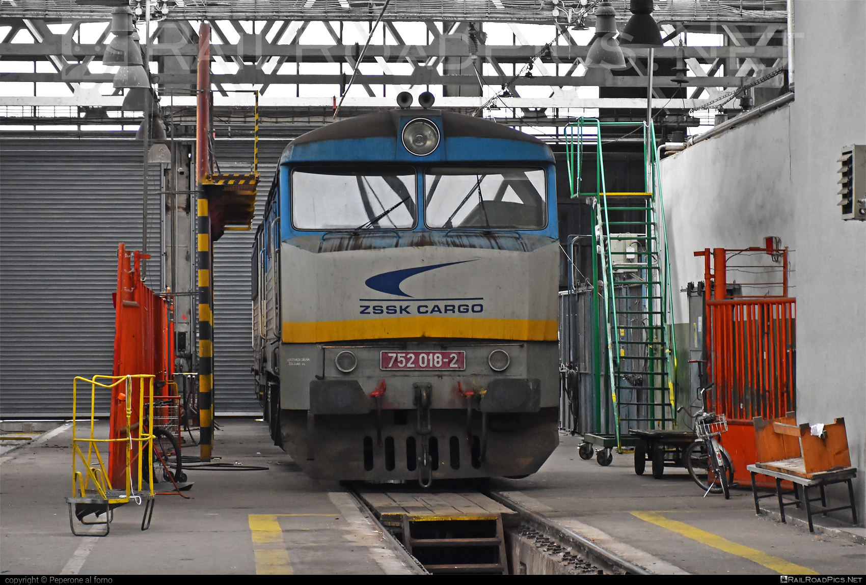 ČKD T 478.2 (752) - 752 018-2 operated by Železničná Spoločnost' Cargo Slovakia a.s. #ZeleznicnaSpolocnostCargoSlovakia #bardotka #ckd #ckd4782 #ckd752 #ckdt4782 #zamracena #zsskcargo