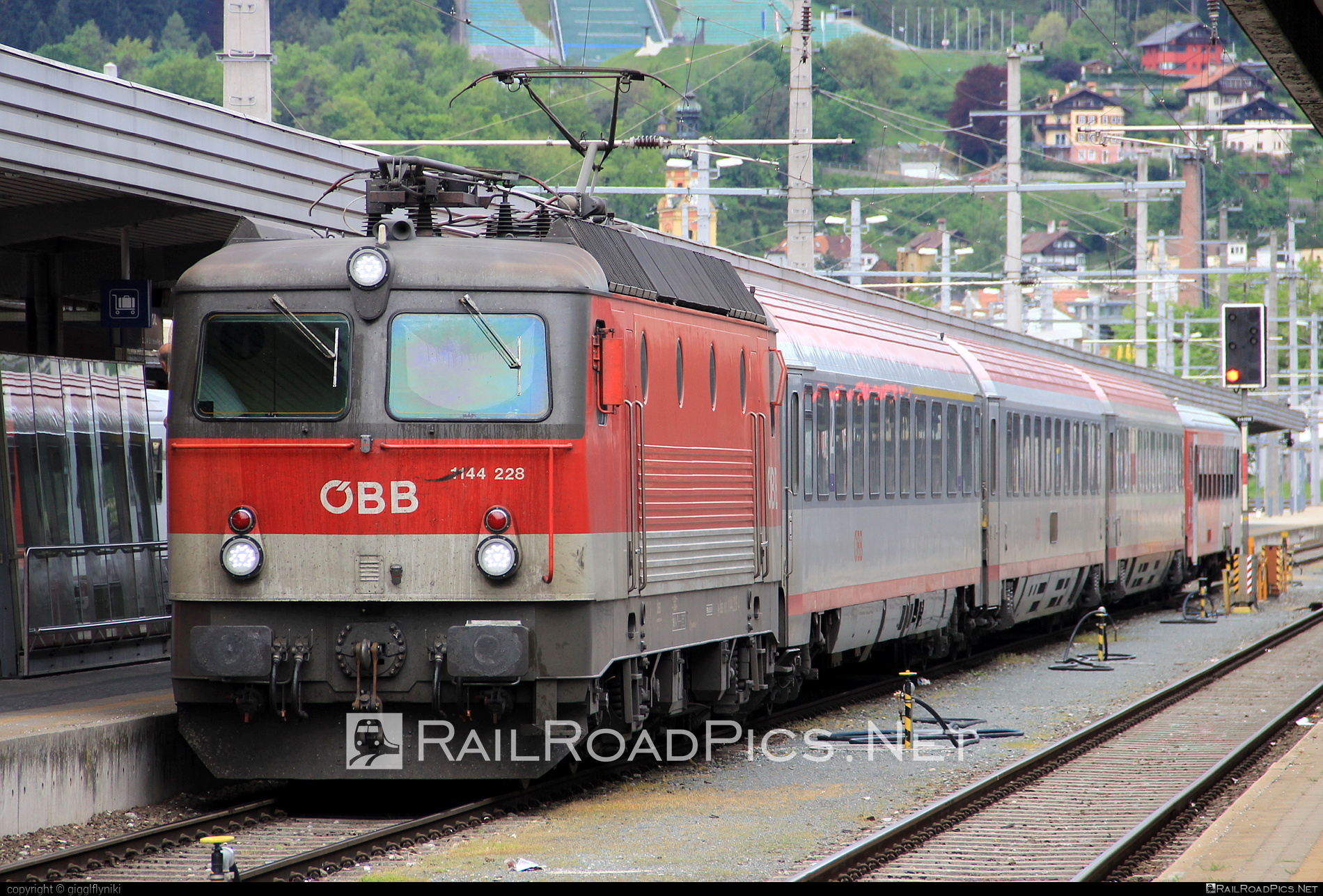 SGP 1144 - 1144 228 operated by Österreichische Bundesbahnen #obb #obb1144 #obbClass1144 #osterreichischebundesbahnen #sgp #sgp1144 #simmeringgrazpauker