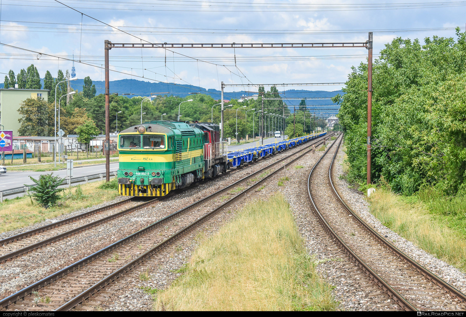 ČKD T 478.3 (753) - 468 002-4 operated by Prvá Slovenská železničná, a.s. #brejlovec #ckd #ckdclass753 #ckdt4783 #flatwagon #locomotive753 #okuliarnik #prvaslovenskazeleznicna #prvaslovenskazeleznicnaas #psz