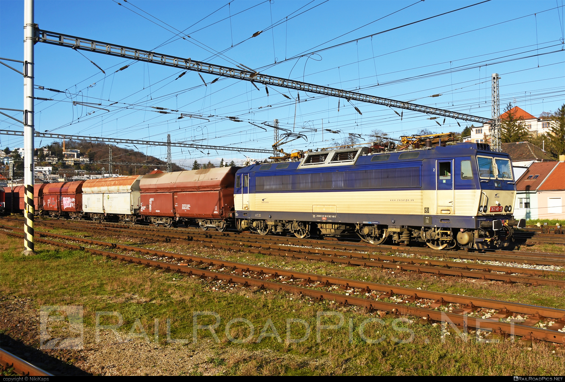 Škoda 69E - 363 140-5 operated by Železničná Spoločnost' Cargo Slovakia a.s. #ZeleznicnaSpolocnostCargoSlovakia #es4991 #eso #hopperwagon #locomotive363 #skoda #skoda69e #zsskcargo