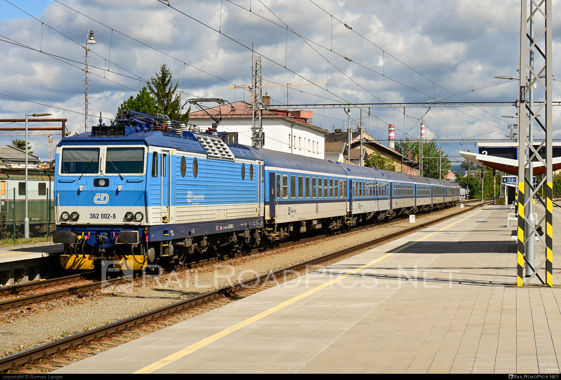 Škoda 69Er - 362 002-8 operated by České dráhy, a.s. #cd #ceskeDrahy #eso #locomotive362 #rychleeso #skoda #skoda69er
