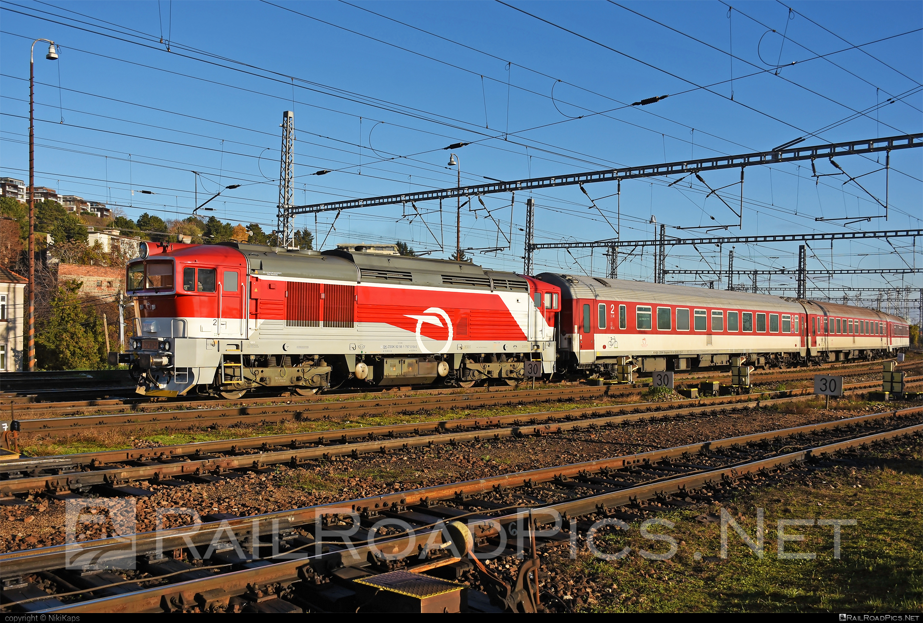 ŽOS Zvolen Class 757 - 757 019-5 operated by Železničná Spoločnost' Slovensko, a.s. #ZeleznicnaSpolocnostSlovensko #brejlovec #locomotiveclass757 #okuliarnik #zoszvolen #zssk