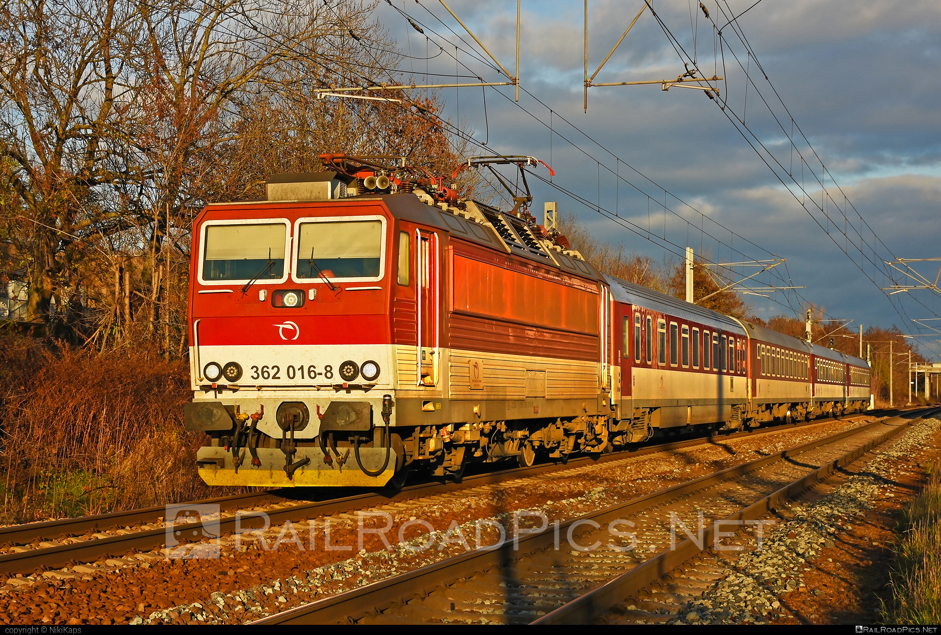 Škoda 69Er - 362 016-8 operated by Železničná Spoločnost' Slovensko, a.s. #ZeleznicnaSpolocnostSlovensko #eso #locomotive362 #rychleeso #skoda #skoda69er #zssk