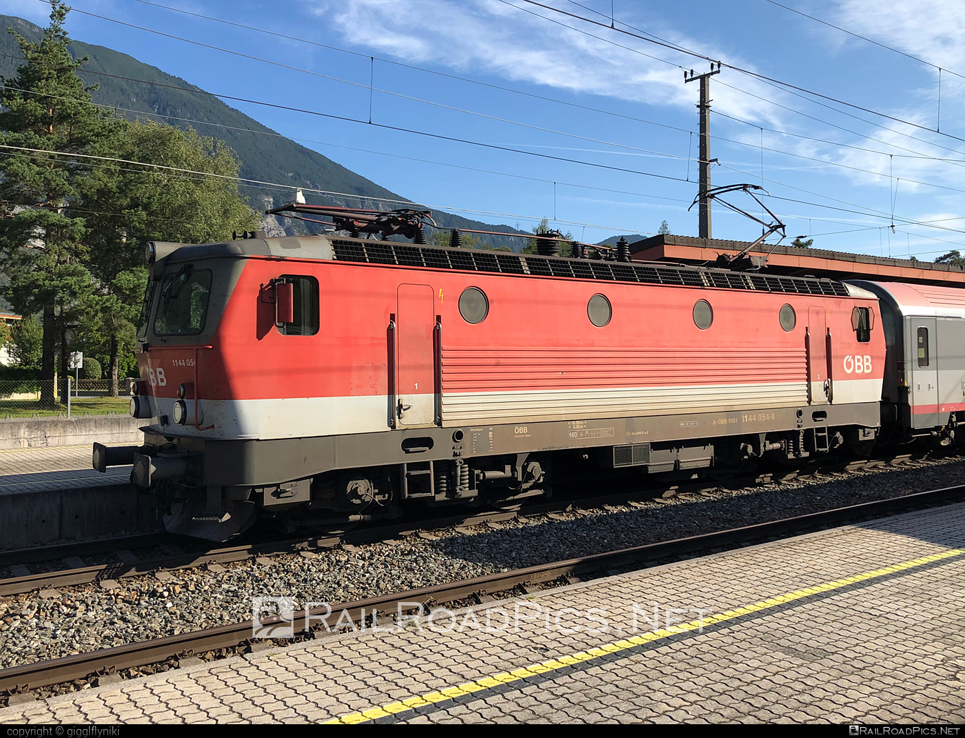 SGP 1144 - 1144 054 operated by Österreichische Bundesbahnen #obb #obb1144 #obbClass1144 #osterreichischebundesbahnen #sgp #sgp1144 #simmeringgrazpauker