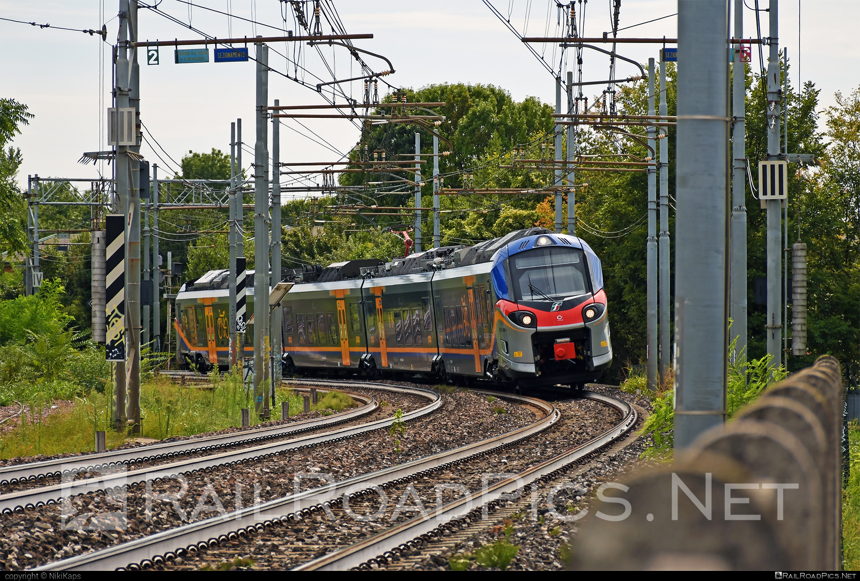 Alstom Coradia Stream ”Pop” - ETR 104 088-A operated by Trenitalia S.p.A. #alstom #alstomCoradia #coradia #coradiaStream #coradiaStreamPop #ferroviedellostato #fs #fsitaliane #pop #trenitalia #trenitaliaspa