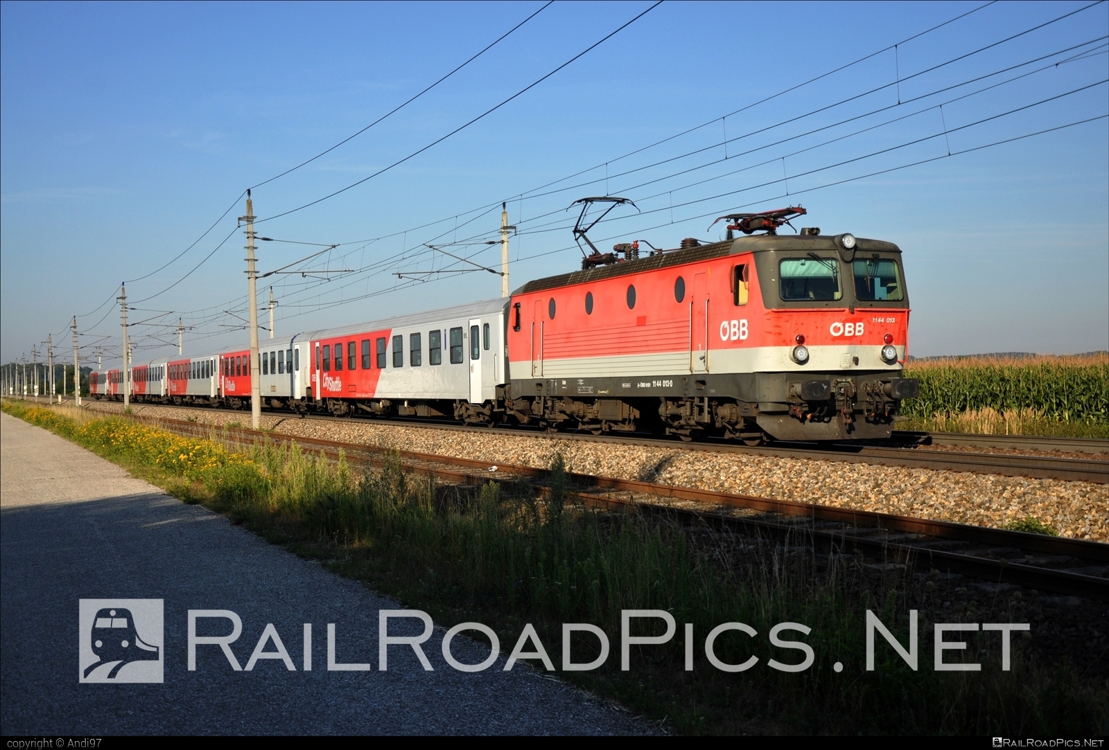 SGP 1144 - 1144 013 operated by Österreichische Bundesbahnen #cityshuttle #obb #obb1144 #obbClass1144 #osterreichischebundesbahnen #sgp #sgp1144 #simmeringgrazpauker