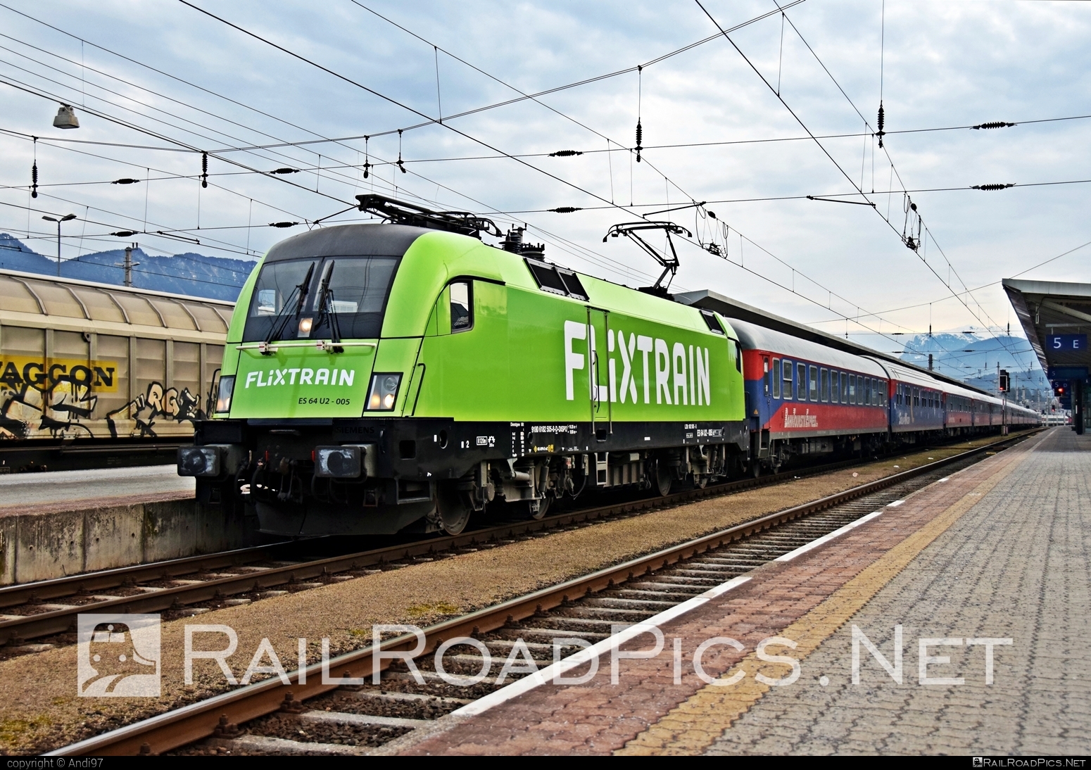 Siemens ES 64 U2 - 182 505 operated by Bahn Touristik Express GmbH #dispolok #es64 #es64u2 #eurosprinter #flixtrain #mitsuirailcapitaleurope #mitsuirailcapitaleuropegmbh #mrce #siemens #siemensEs64 #siemensEs64u2 #siemenstaurus #taurus #tauruslocomotive