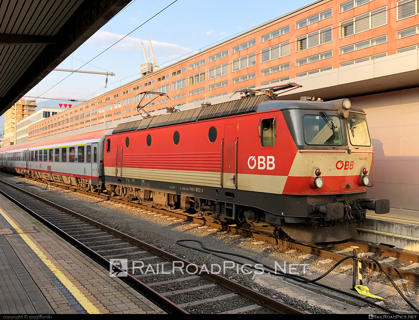 SGP 1144 - 1144 092 operated by Österreichische Bundesbahnen #obb #obb1144 #obbClass1144 #osterreichischebundesbahnen #sgp #sgp1144 #simmeringgrazpauker