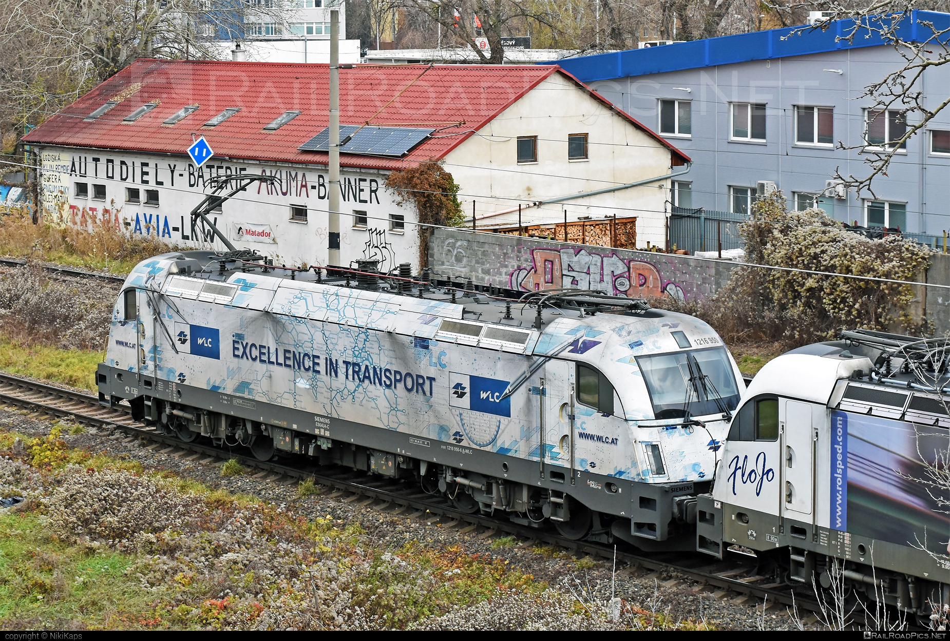 Siemens ES 64 U4 - 1216 950 operated by Wiener Lokalbahnen Cargo GmbH #es64 #es64u4 #eurosprinter #siemens #siemensEs64 #siemensEs64u4 #siemenstaurus #taurus #tauruslocomotive #wienerlokalbahnencargo #wienerlokalbahnencargogmbh #wlc