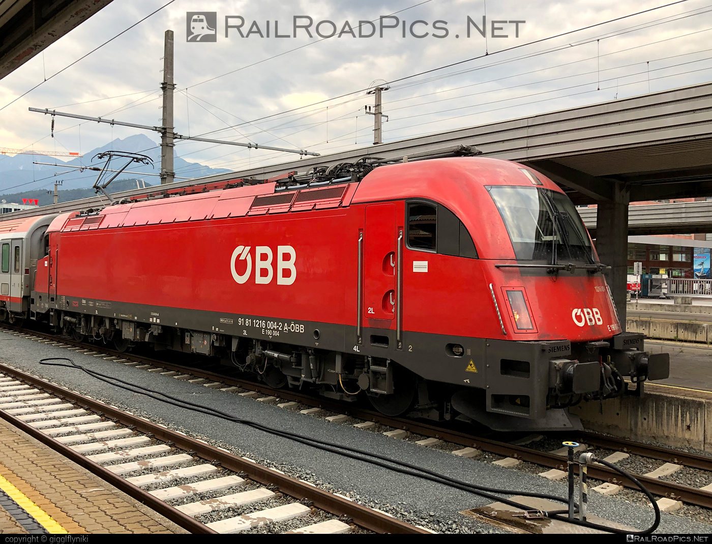 Siemens ES 64 U4 - 1216 004 operated by Österreichische Bundesbahnen #es64 #es64u4 #eurosprinter #obb #osterreichischebundesbahnen #siemens #siemensEs64 #siemensEs64u4 #siemenstaurus #taurus #tauruslocomotive