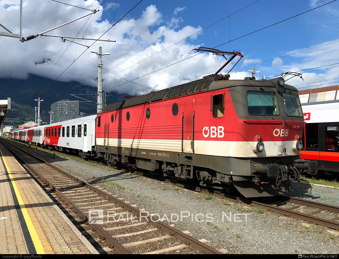 SGP 1144 - 1144 251 operated by Österreichische Bundesbahnen #cityshuttle #obb #obb1144 #obbClass1144 #osterreichischebundesbahnen #sgp #sgp1144 #simmeringgrazpauker