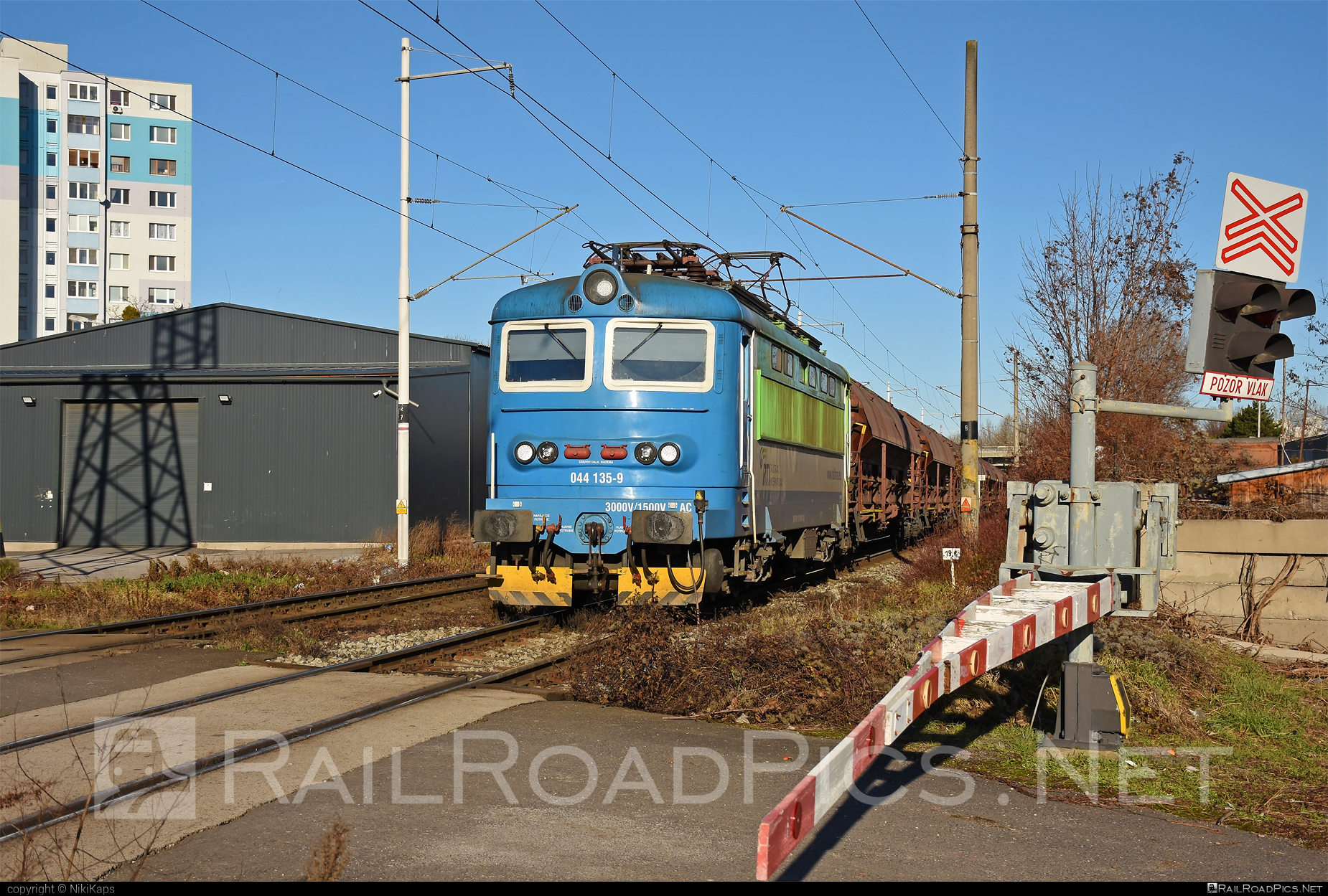 Škoda 73E - 044 135-9 operated by Railtrans International, s.r.o #RailtransInternational #hopperwagon #locomotive242 #mercitalia #plechac #rti #skoda #skoda73e
