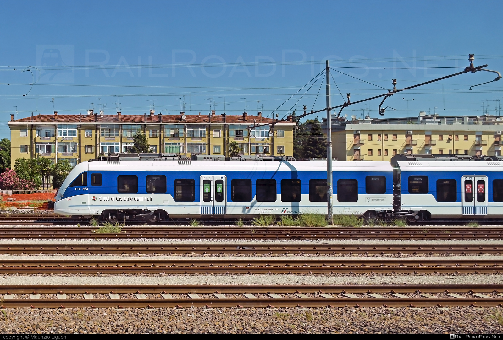 CAF Civity - 563 505-8 operated by Trenitalia S.p.A. #ConstruccionesYAuxiliarDeFerrocarriles #caf #cafCivity #civity #ferroviedellostato #fs #fsitaliane #trenitalia #trenitaliaspa