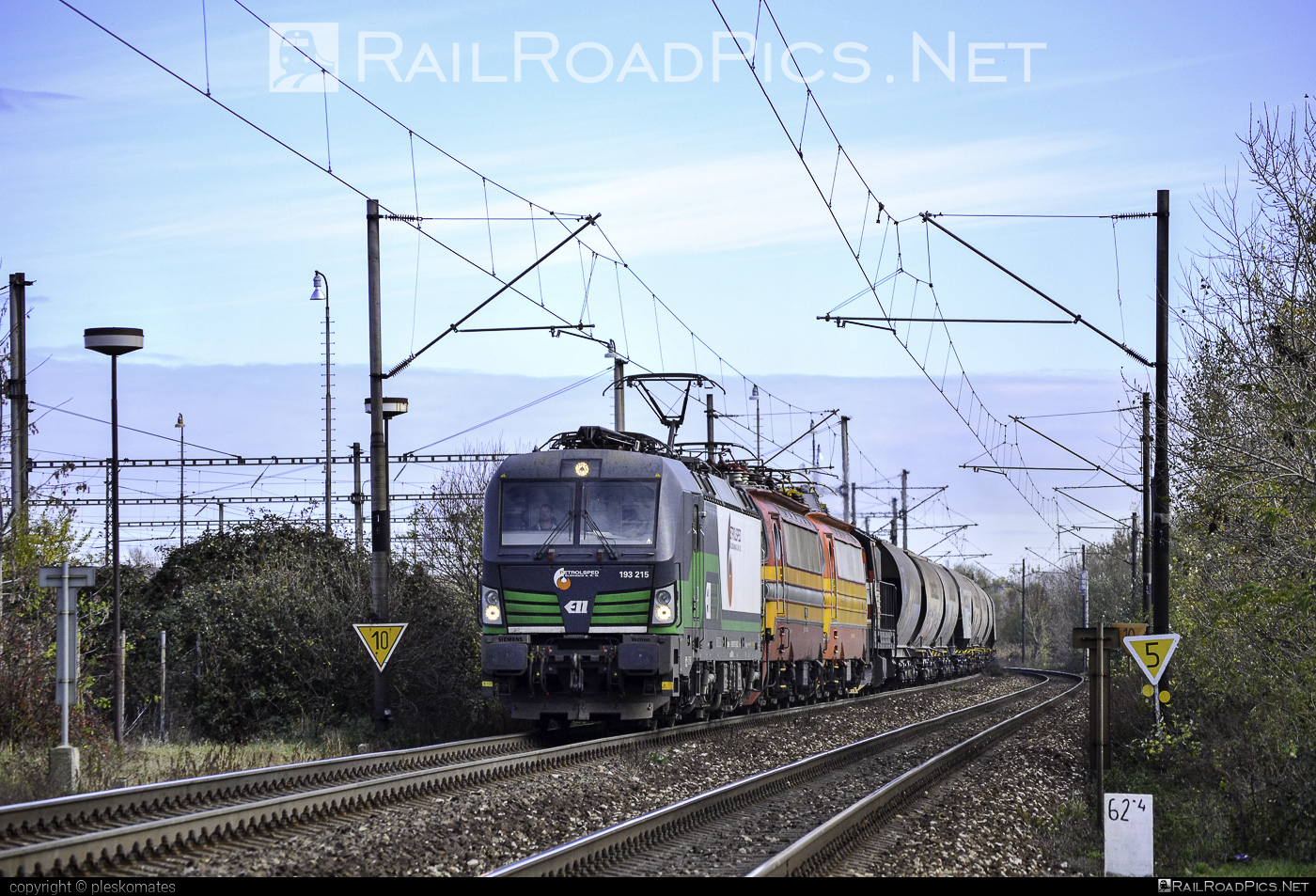 Siemens Vectron MS - 193 215 operated by PETROLSPED Slovakia s.r.o. #ell #ellgermany #eloc #europeanlocomotiveleasing #hopperwagon #petrolsped #petrolspedSlovakia #petrolspedSlovakiaSro #railLog #railLogSro #siemens #siemensVectron #siemensVectronMS #transcereales #vectron #vectronMS