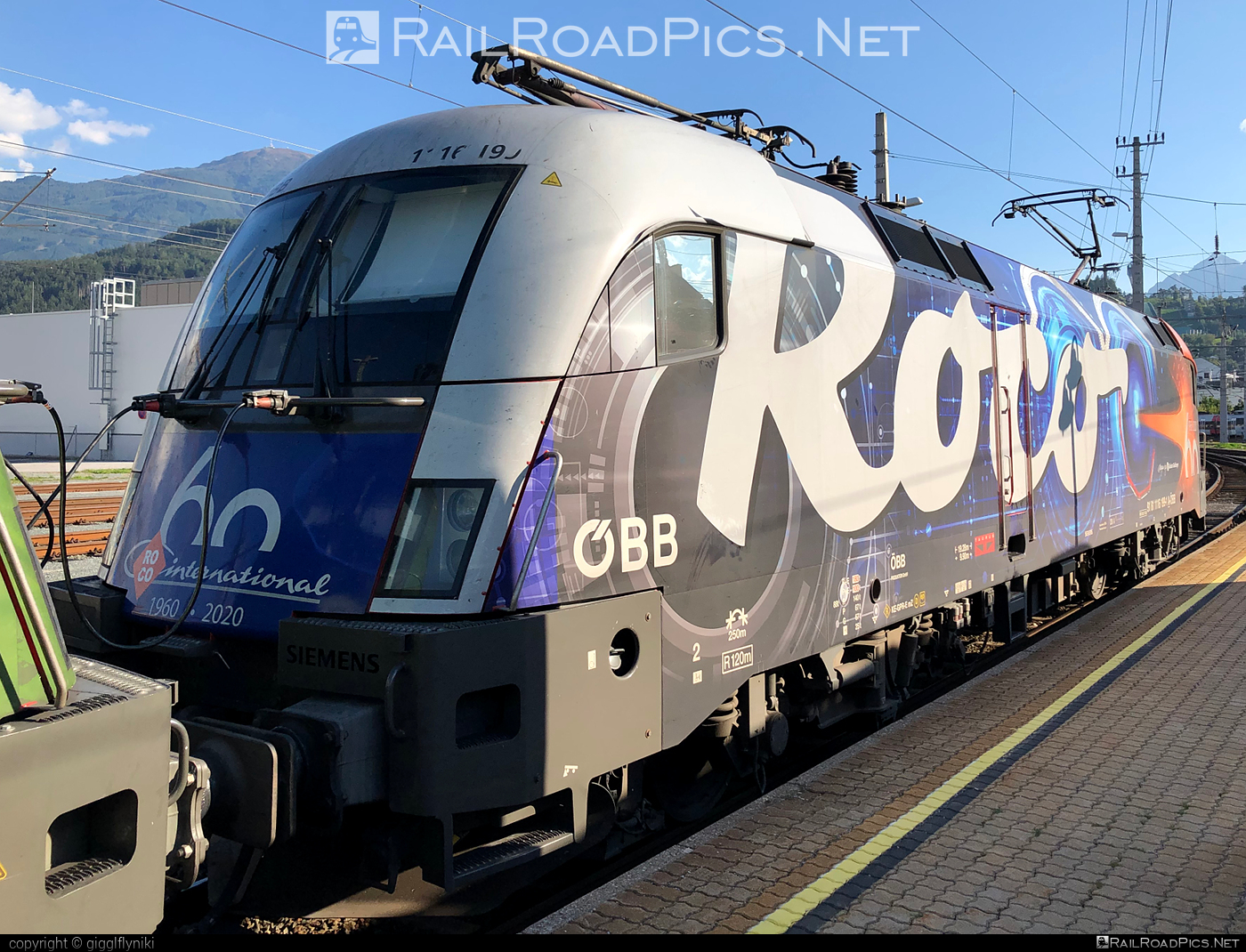 Siemens ES 64 U2 - 1116 199 operated by Rail Cargo Austria AG #es64 #es64u2 #eurosprinter #obb #osterreichischebundesbahnen #rcw #roco #siemens #siemensEs64 #siemensEs64u2 #siemenstaurus #taurus #tauruslocomotive