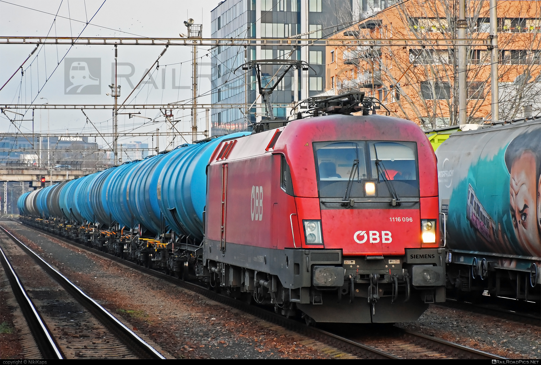 Siemens ES 64 U2 - 1116 096 operated by Rail Cargo Austria AG #es64 #es64u2 #eurosprinter #kesselwagen #obb #osterreichischebundesbahnen #rcw #siemens #siemensEs64 #siemensEs64u2 #siemenstaurus #tankwagon #taurus #tauruslocomotive