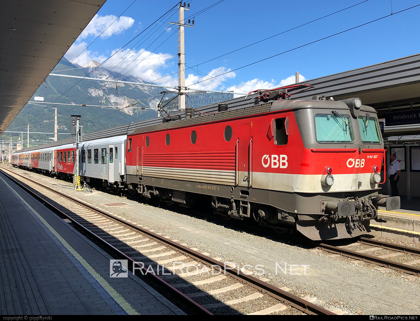 SGP 1144 - 1144 037 operated by Österreichische Bundesbahnen #obb #obb1144 #obbClass1144 #osterreichischebundesbahnen #sgp #sgp1144 #simmeringgrazpauker