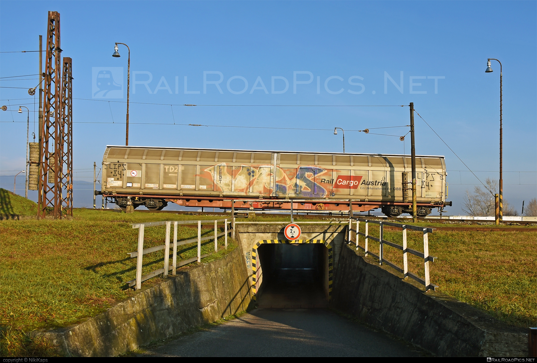 Class H - Habbillns - 2893 241-1 operated by Rail Cargo Austria AG #bridge #graffiti #habbillns #rcw