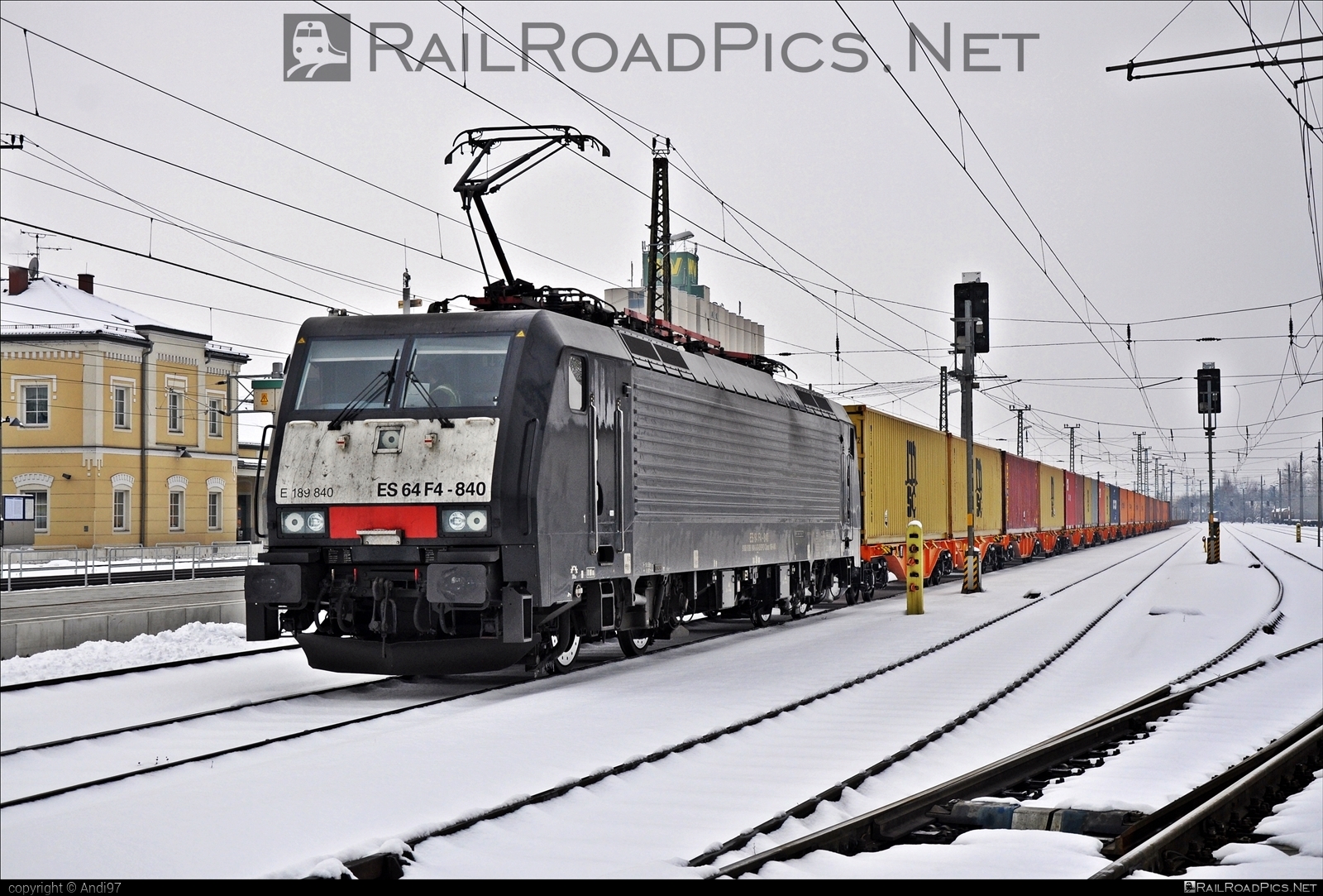 Siemens ES 64 F4 - 189 840 operated by Wiener Lokalbahnen Cargo GmbH #container #dispolok #es64 #es64f4 #eurosprinter #flatwagon #mitsuirailcapitaleurope #mitsuirailcapitaleuropegmbh #mrce #msc #siemens #siemensEs64 #siemensEs64f4 #wienerlokalbahnencargo #wienerlokalbahnencargogmbh #wlc