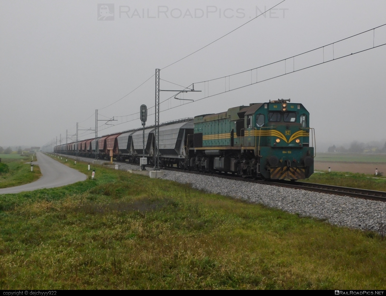 Đuro Đaković EMD G26 - 664-102 operated by Slovenske železnice #DuroDakovic #SlovenskeZeleznice #emdg26 #hopperwagon #jzClass664 #sz #szClass664