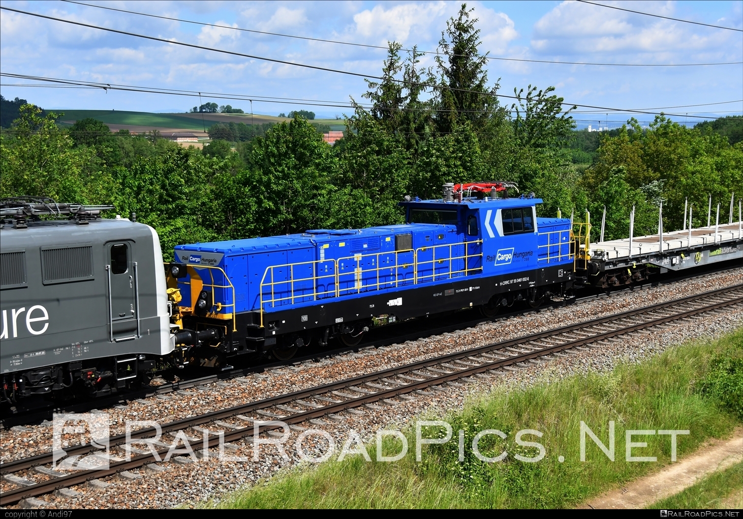 CRRC ZELC CHA1B1 Grasshopper - 461 002 operated by Rail Cargo Hungaria ZRt. #crrc #crrcZelc #crrcZelcCha1b1 #crrcZelcGrasshopper #crrcZelcVerkehrstechnikGmbh #crrcZhuzhou #grasshopper #radve #railadventure #rch #rchClass461