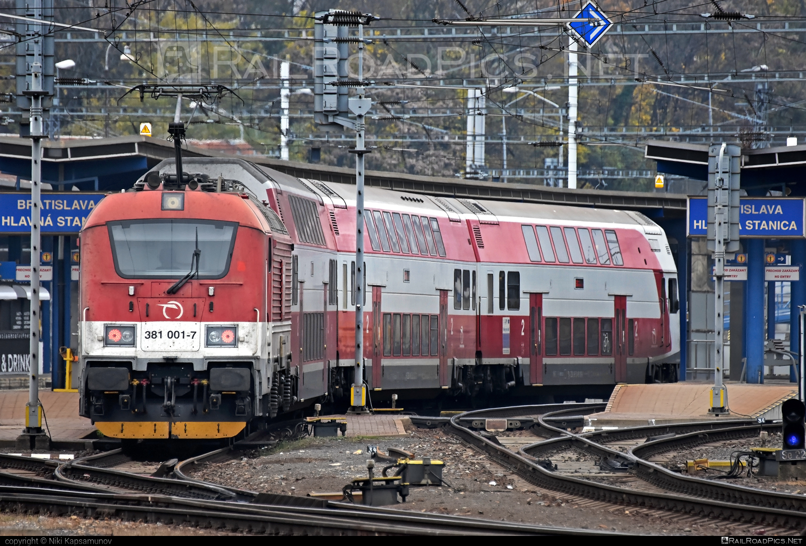 Škoda 109E2 Emil Zátopek - 381 001-7 operated by Železničná Spoločnost' Slovensko, a.s. #ZeleznicnaSpolocnostSlovensko #emilzatopeklocomotive #locomotive381 #skoda #skoda109e #skoda109elocomotive #zssk