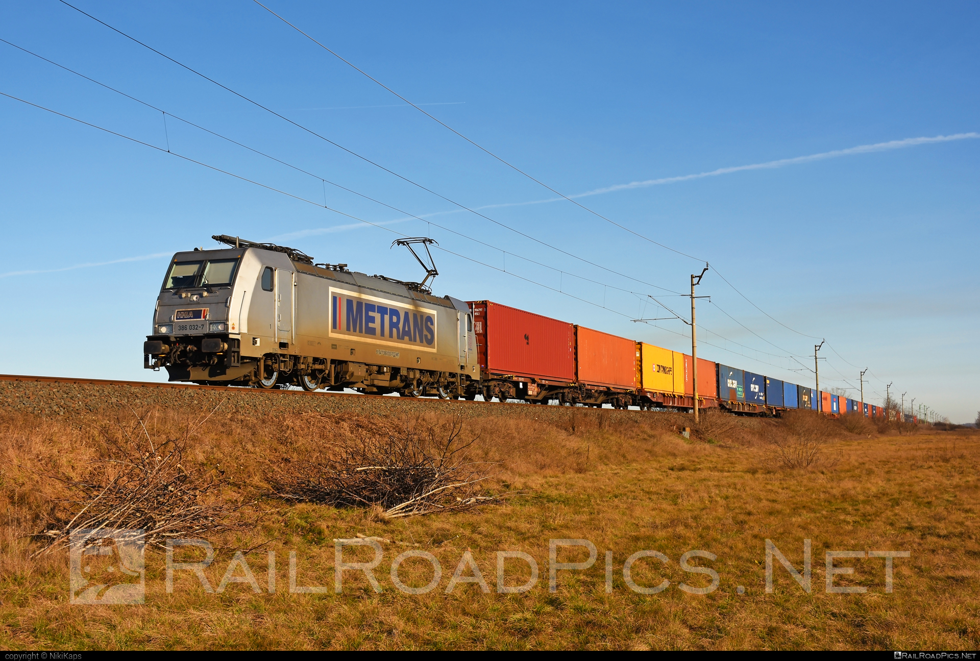 Bombardier TRAXX F140 MS - 386 032-7 operated by METRANS Rail s.r.o. #bombardier #bombardiertraxx #container #flatwagon #hhla #metrans #metransrail #traxx #traxxf140 #traxxf140ms