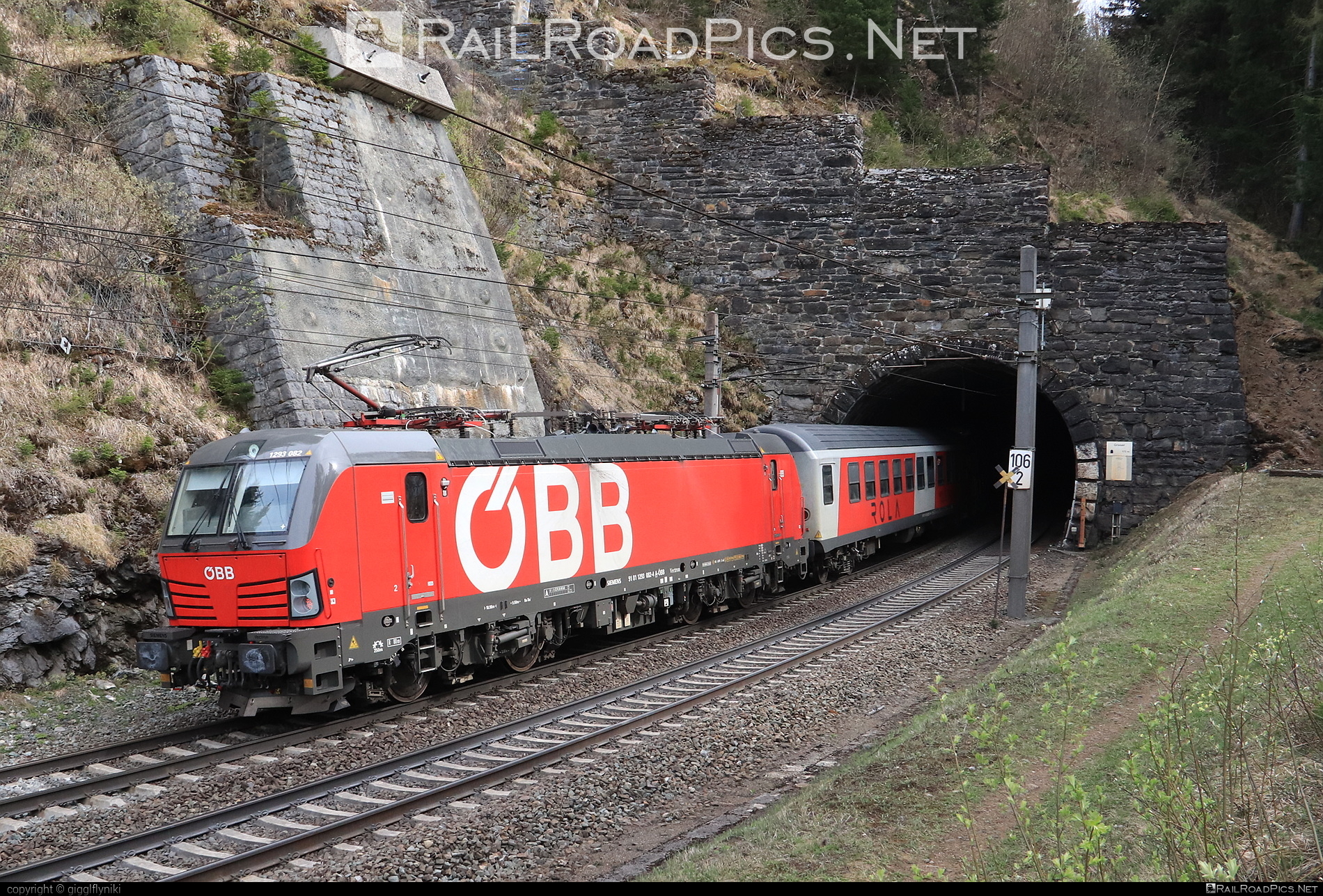Siemens Vectron MS - 1293 082 operated by Rail Cargo Austria AG #obb #osterreichischebundesbahnen #rcw #siemens #siemensVectron #siemensVectronMS #tunnel #vectron #vectronMS