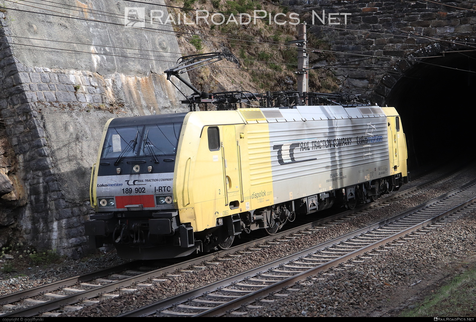 Siemens ES 64 F4 - 189 902 operated by Rail Traction Company #RailTractionCompany #es64 #es64f4 #eurosprinter #rtc #siemens #siemensEs64 #siemensEs64f4 #tunnel