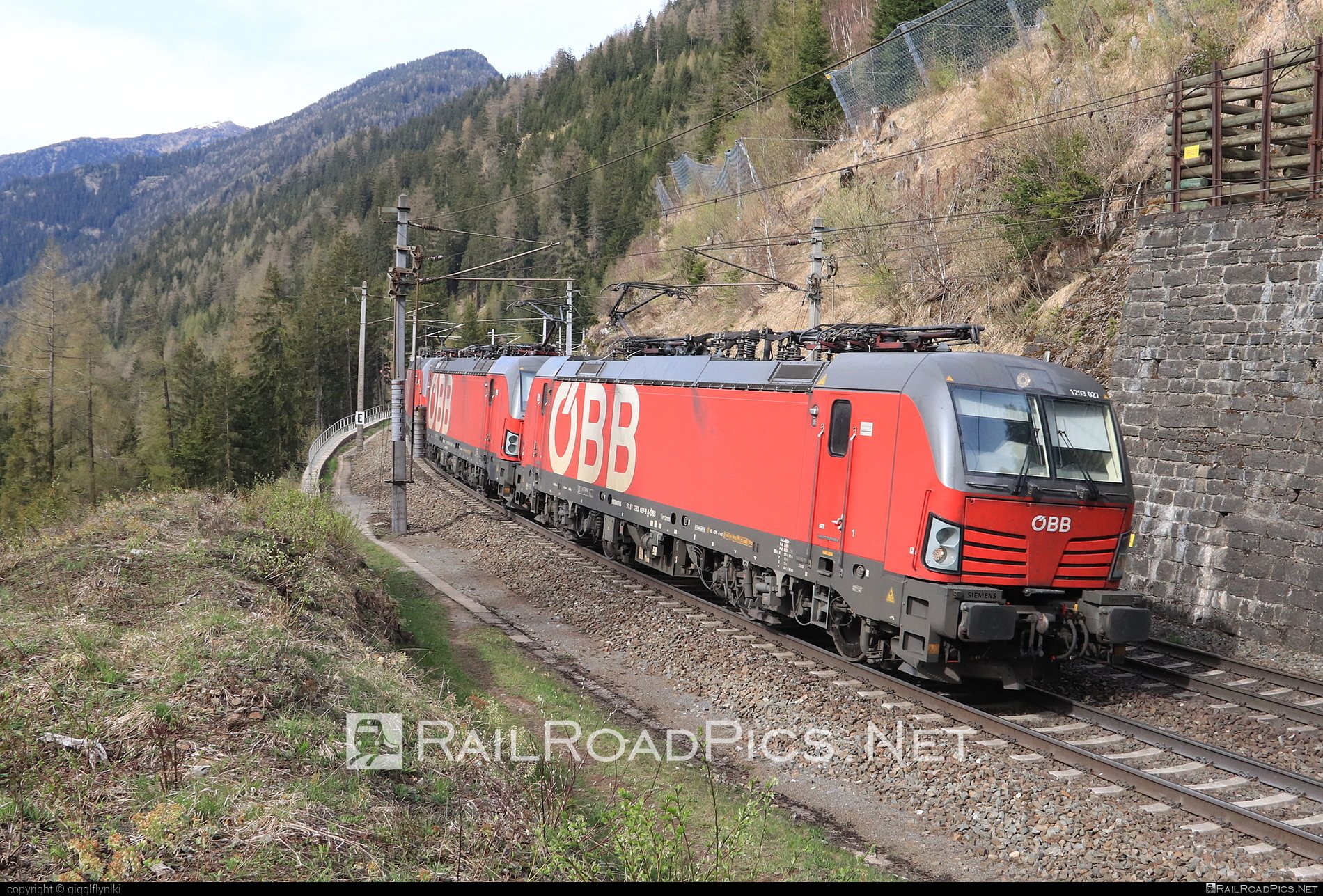 Siemens Vectron MS - 1293 027 operated by Rail Cargo Austria AG #obb #osterreichischebundesbahnen #rcw #siemens #siemensVectron #siemensVectronMS #vectron #vectronMS