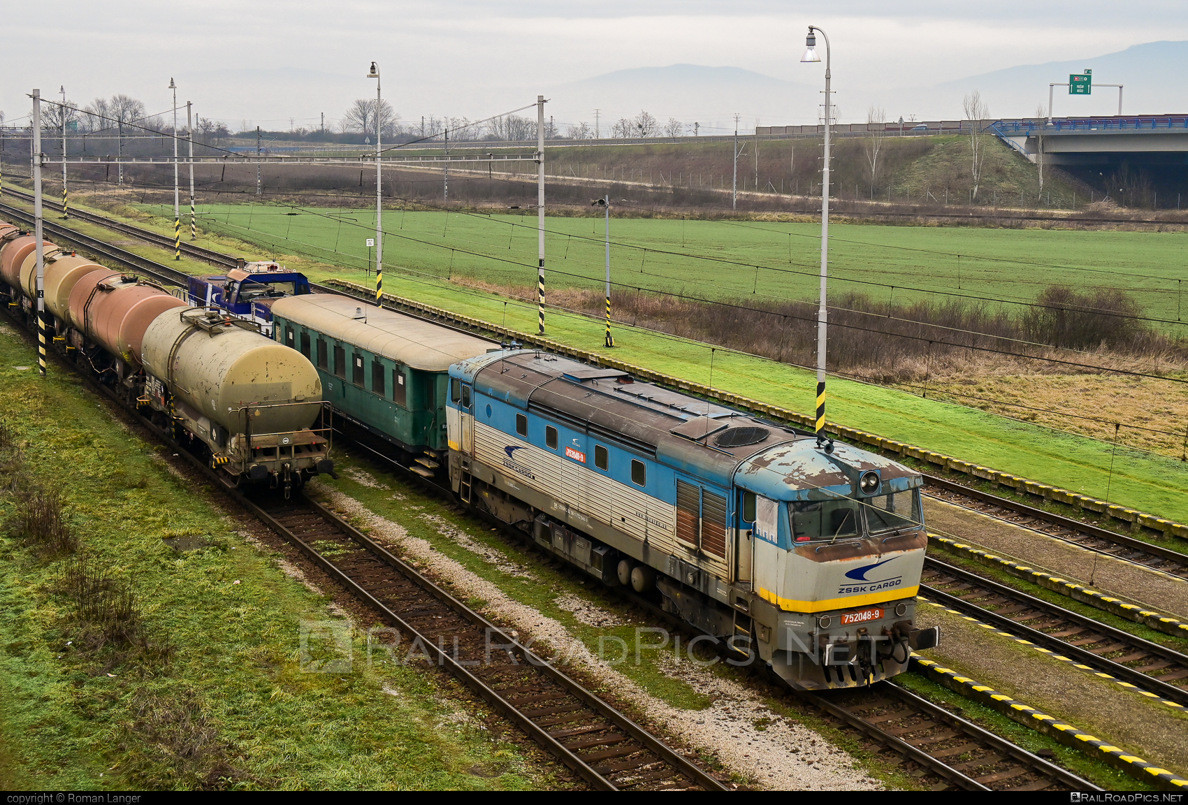ČKD T 478.2 (752) - 752 048-9 operated by Železničná Spoločnost' Cargo Slovakia a.s. #ZeleznicnaSpolocnostCargoSlovakia #bardotka #ckd #ckd4782 #ckd752 #ckdt4782 #zamracena #zsskcargo