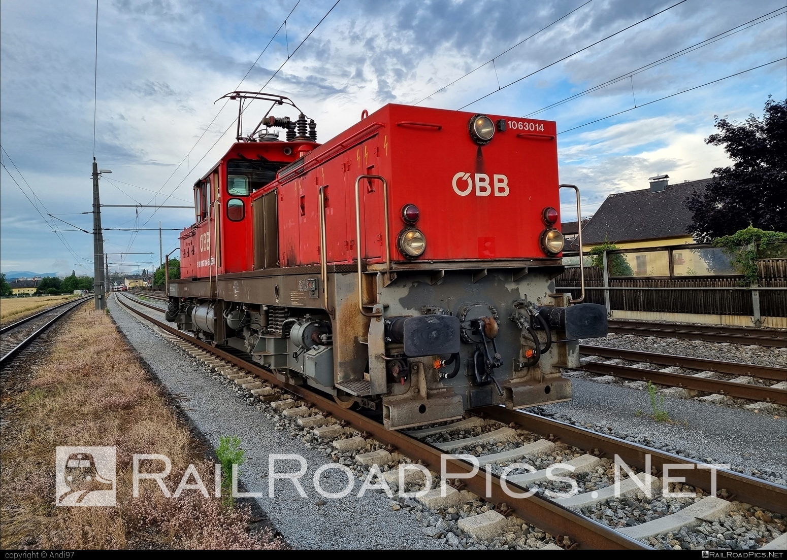 SGP 1063 - 1063 014 operated by Rail Cargo Austria AG #obb #obb1063 #obbClass1063 #osterreichischebundesbahnen #rcw #sgp #sgp1063 #simmeringgrazpauker