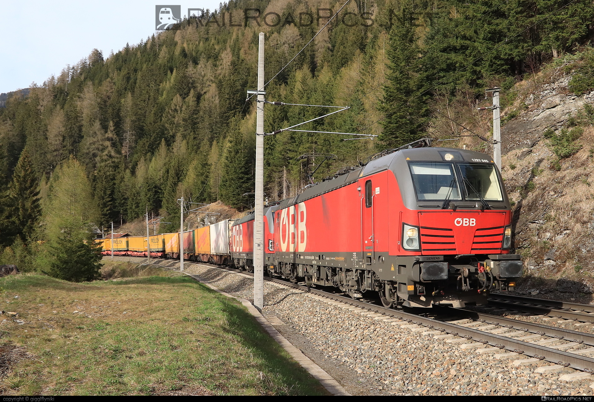 Siemens Vectron MS - 1293 045 operated by Rail Cargo Austria AG #flatwagon #obb #osterreichischebundesbahnen #rcw #semitrailer #siemens #siemensVectron #siemensVectronMS #vectron #vectronMS