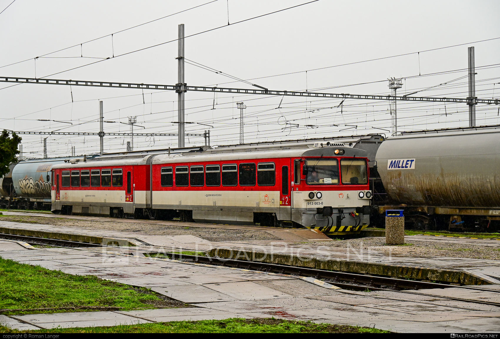 ŽOS Zvolen Class 813.0/913.0 - 913 003-0 operated by Železničná Spoločnost' Slovensko, a.s. #ZeleznicnaSpolocnostSlovensko #bageta #zoszvolen #zoszvolen8130 #zoszvolen9130 #zssk