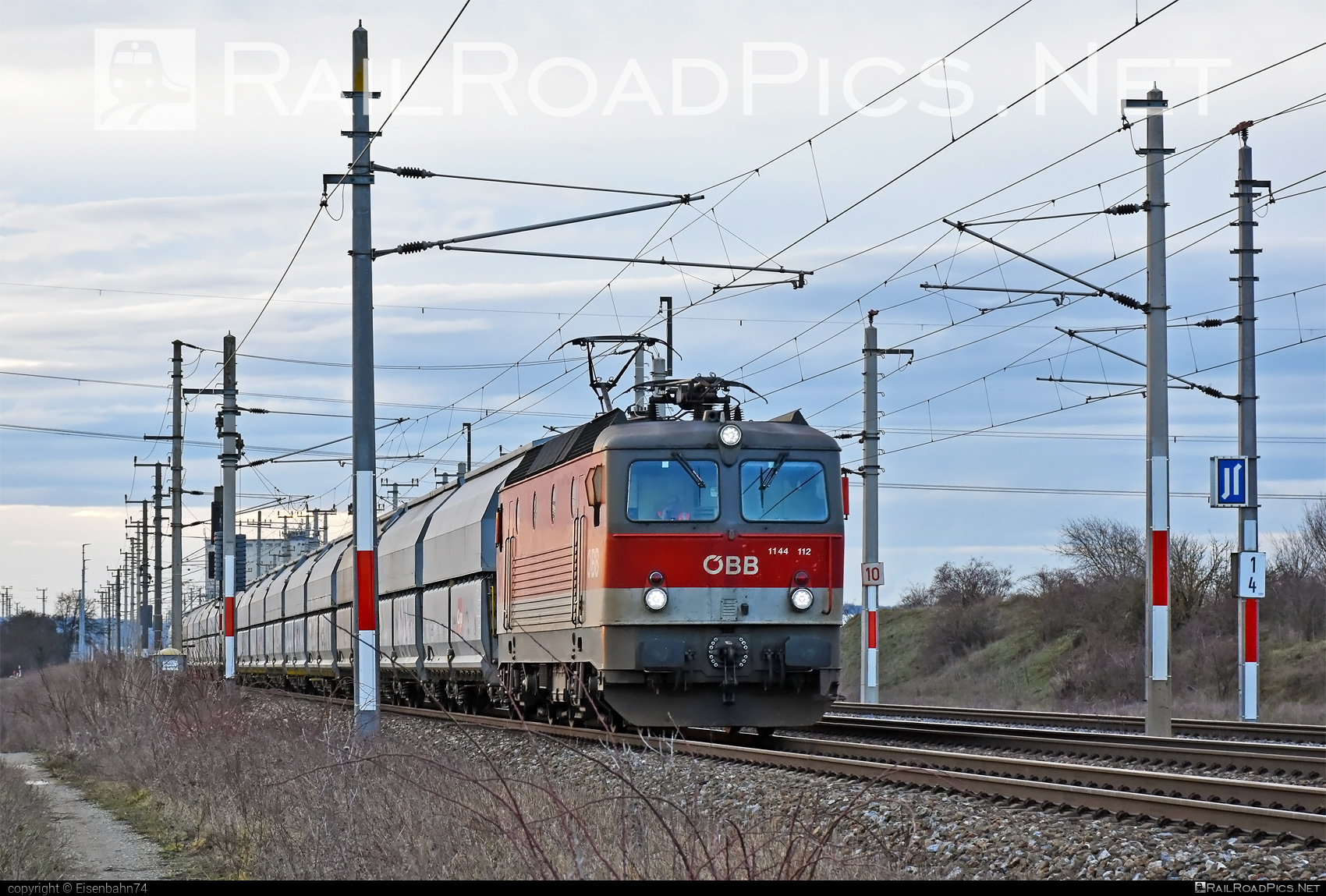 SGP 1144 - 1144 112 operated by Rail Cargo Austria AG #hopperwagon #obb #obb1144 #obbClass1144 #osterreichischebundesbahnen #rcw #sgp #sgp1144 #simmeringgrazpauker