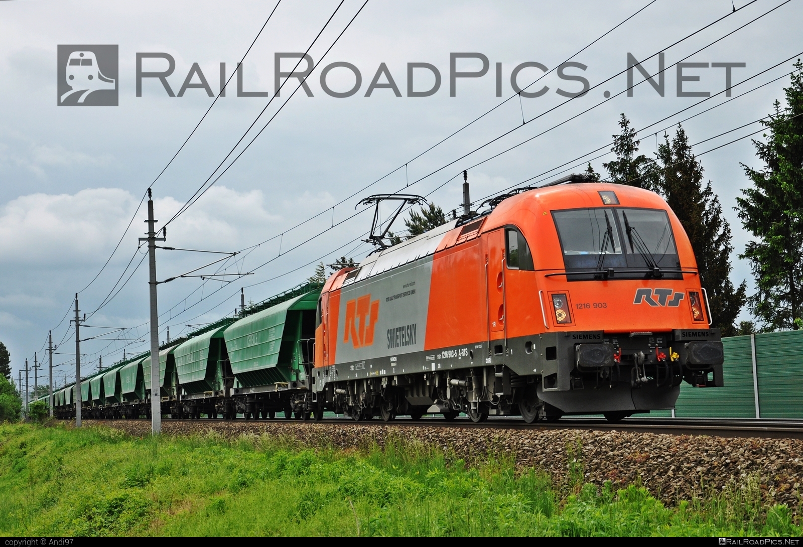 Siemens ES 64 U4 - 1216 903 operated by RTS Rail Transport Service GmbH #cereale #es64 #es64u4 #eurosprinter #hopperwagon #railtransportservicegmbh #rts #rtsrailtransportservice #siemens #siemensEs64 #siemensEs64u4 #siemenstaurus #swietelsky #tauruslocomotive