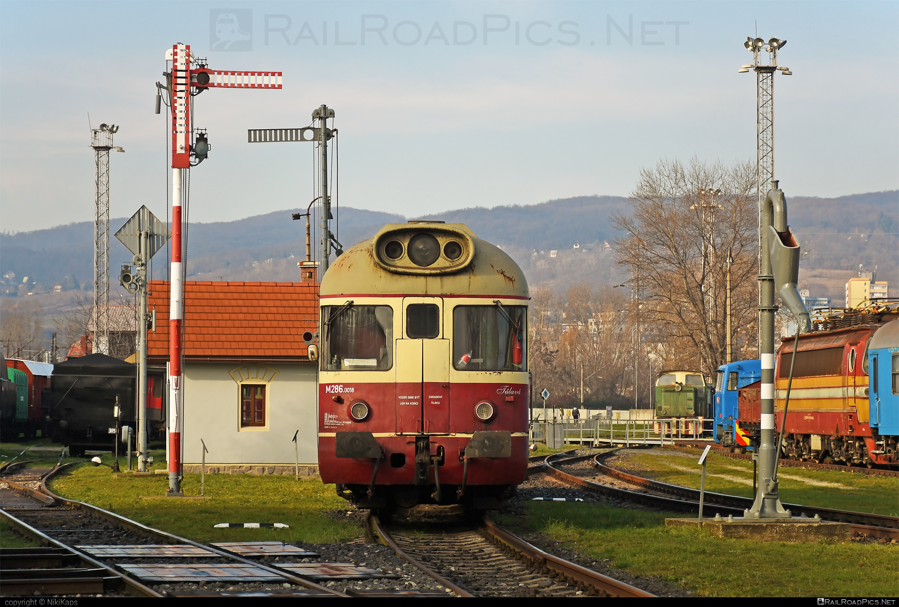 Vagónka TATRA Studénka M 286.0 - 850 018-7 operated by Železnice Slovenskej Republiky #csd #csd850 #csdm2860 #hydra #krokodyl #m2860 #ponorka #vagonkaStudenka #vagonkaTatraStudenka #zelezniceslovenskejrepubliky #zsr