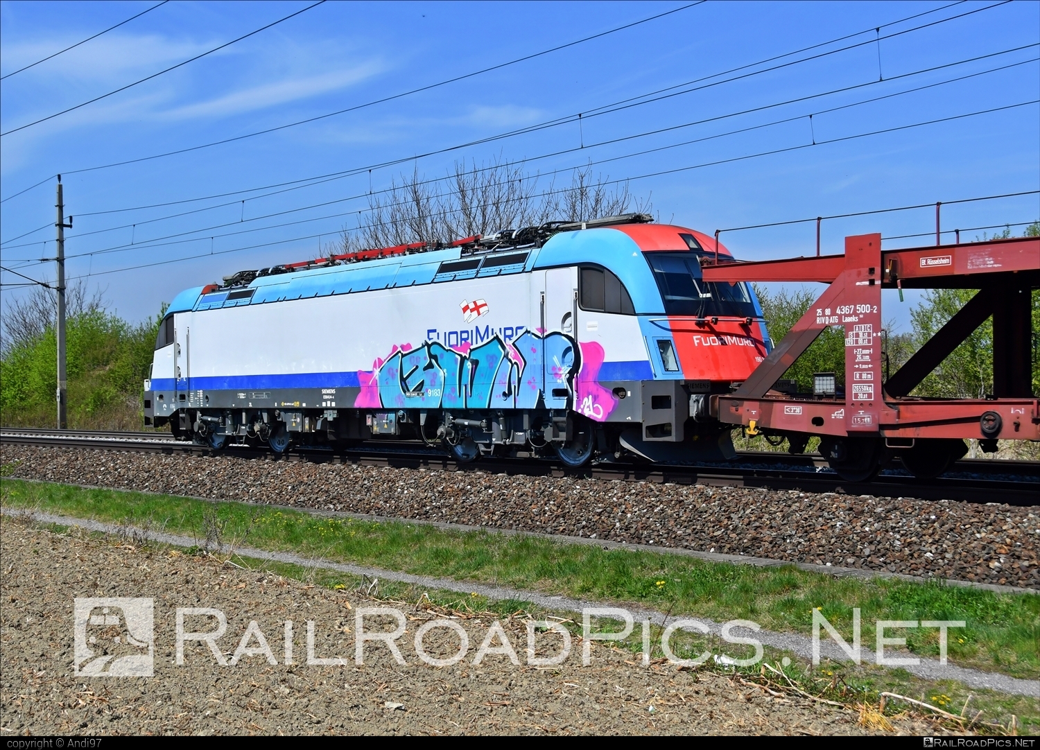 Siemens ES 64 U4 - 190 314 operated by FuoriMuro Servizi Portuali e Ferroviari S.r.l. #es64 #es64u4 #eurosprinter #fuorimuro #graffiti #inrail #inrailSpa #siemens #siemensEs64 #siemensEs64u4 #siemenstaurus #taurus #tauruslocomotive