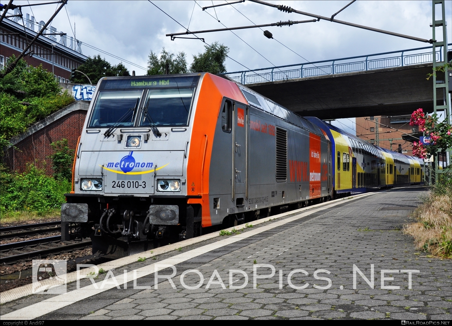 Bombardier TRAXX P160 DE - 246 010-3 operated by metronom Eisenbahngesellschaft mbH #bombardier #bombardiertraxx #havellandischeEisenbahn #havellandischeEisenbahnAG #hvle #metronom #traxx #traxxp160 #traxxp160de