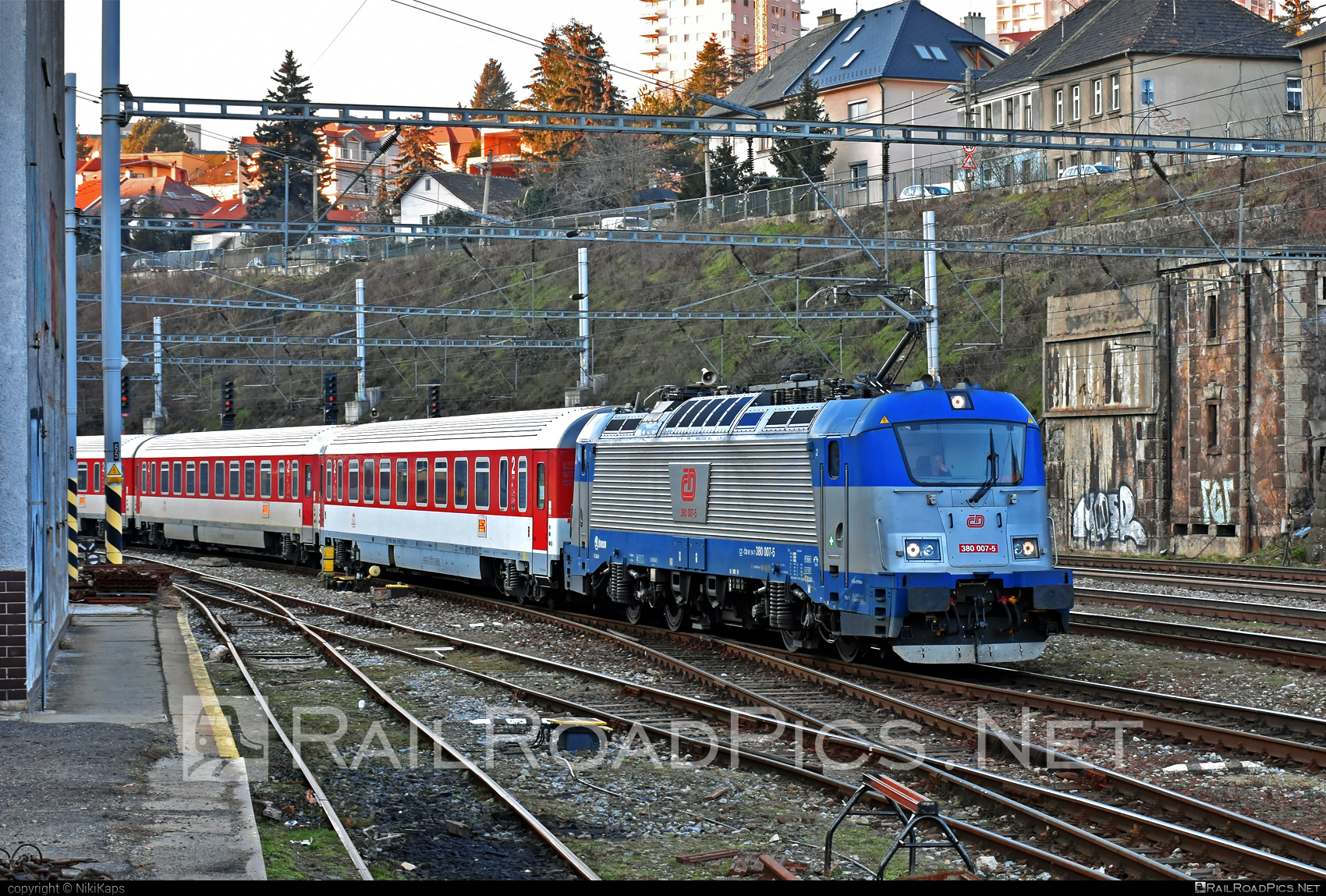 Škoda 109E1 Emil Zátopek - 380 007-5 operated by České dráhy, a.s. #cd #ceskeDrahy #emilzatopeklocomotive #locomotive380 #metropolitan #skoda #skoda109e #skoda109elocomotive