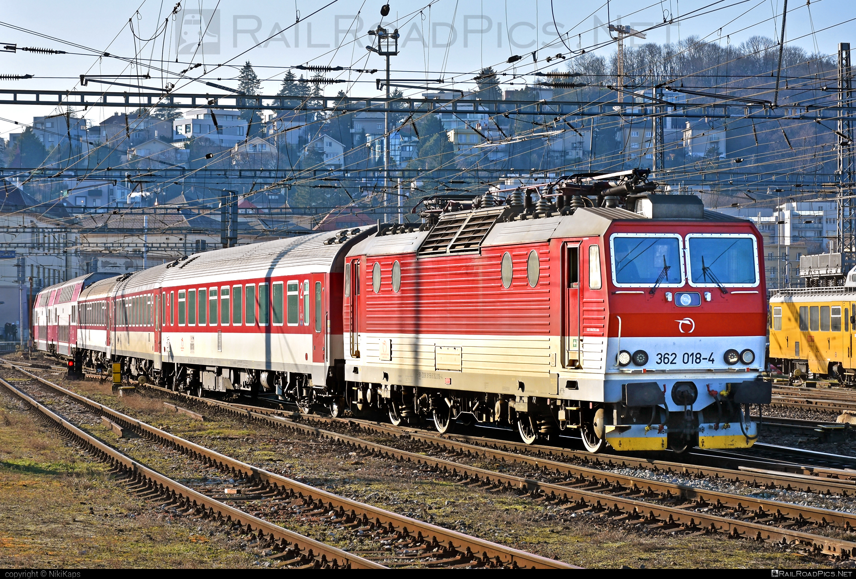 Škoda 69Er - 362 018-4 operated by Železničná Spoločnost' Slovensko, a.s. #ZeleznicnaSpolocnostSlovensko #eso #locomotive362 #rychleeso #skoda #skoda69er #zssk