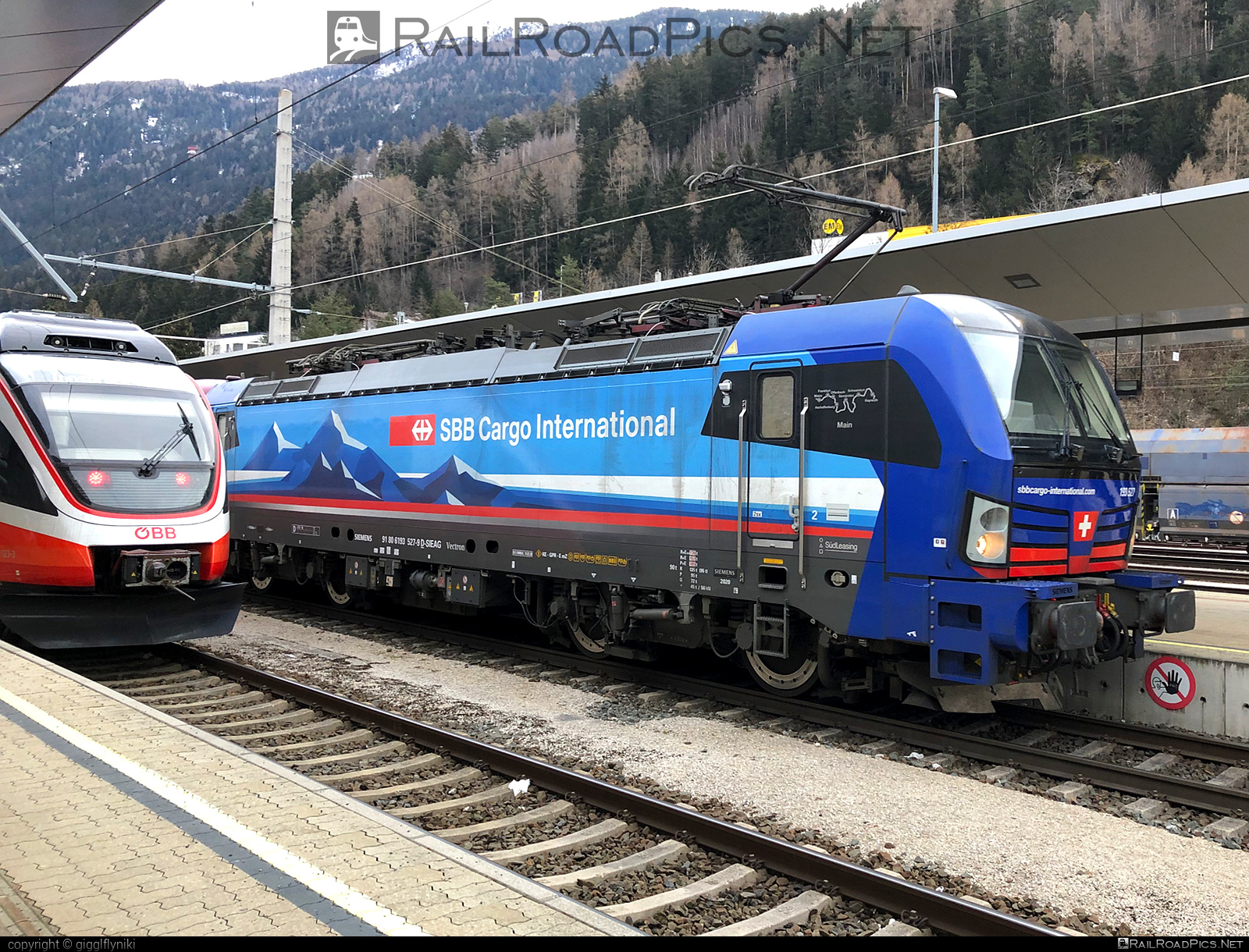Siemens Vectron MS - 193 527 operated by Schweizerische Bundesbahnen SBB Cargo AG #SchweizerischeBundesbahnen #SchweizerischeBundesbahnenCargo #SiemensMobility #SiemensMobilityGmbH #sbb #sbbc #siemens #siemensVectron #siemensVectronMS #vectron #vectronMS